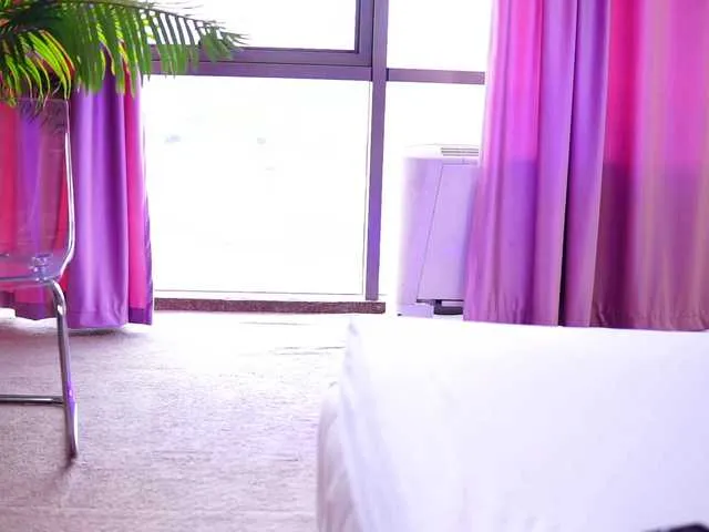 Live sex webcam photo for TheAyana #277996695