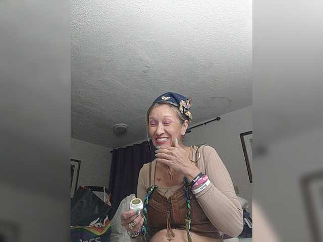 Live sex webcam photo for TheDime #287937368