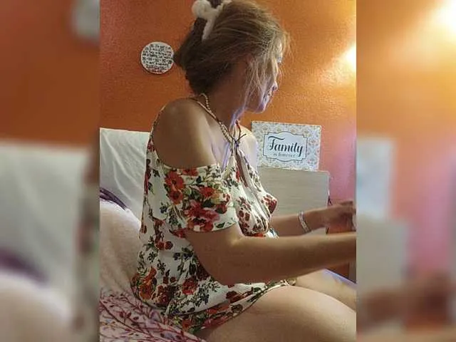 Live sex webcam photo for TheDime #287937683