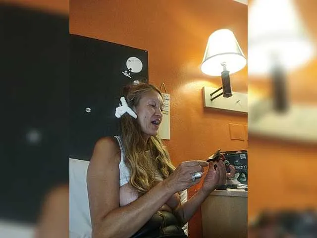 Live sex webcam photo for TheDime #287937696