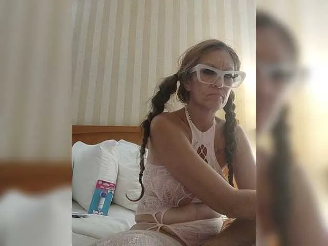 Live sex webcam photo for TheDime #287937719