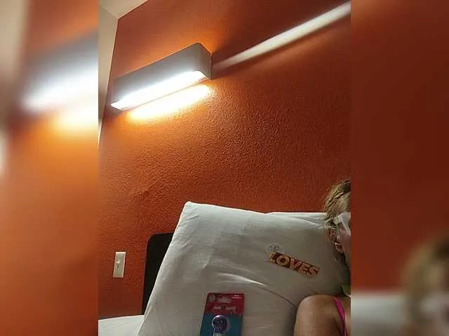 Live sex webcam photo for TheDime #287937729