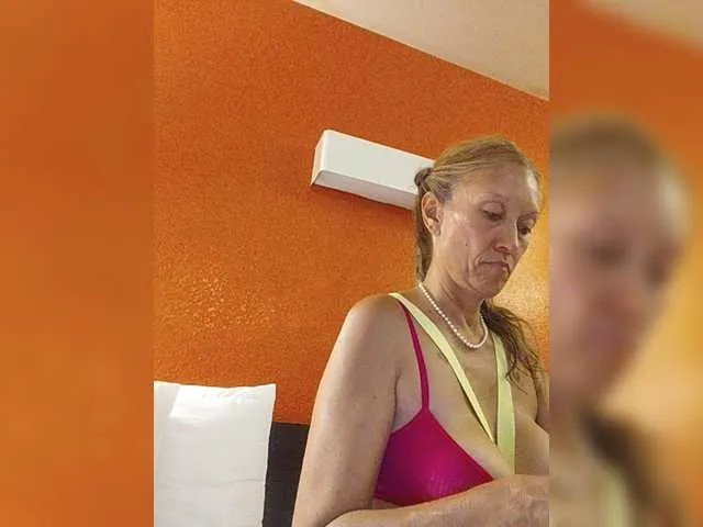 Live sex webcam photo for TheDime #287937730