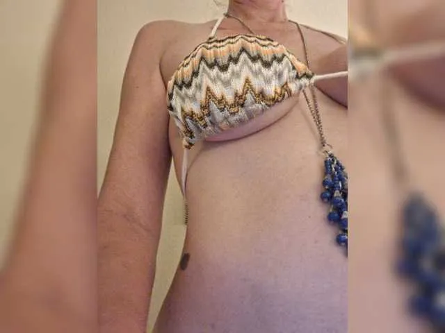 Live sex webcam photo for TheDime #287937752