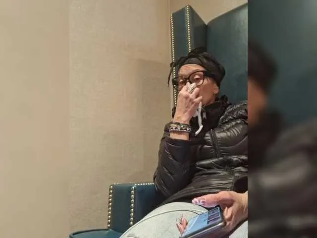 Live sex webcam photo for TheDime #290336815