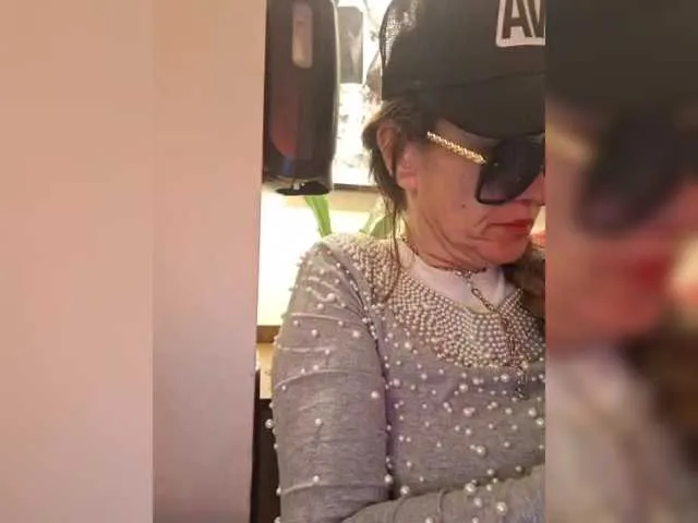 Live sex webcam photo for TheDime #290373741