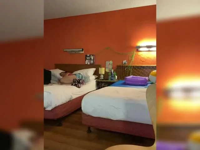 Live sex webcam photo for TheDime #291693680