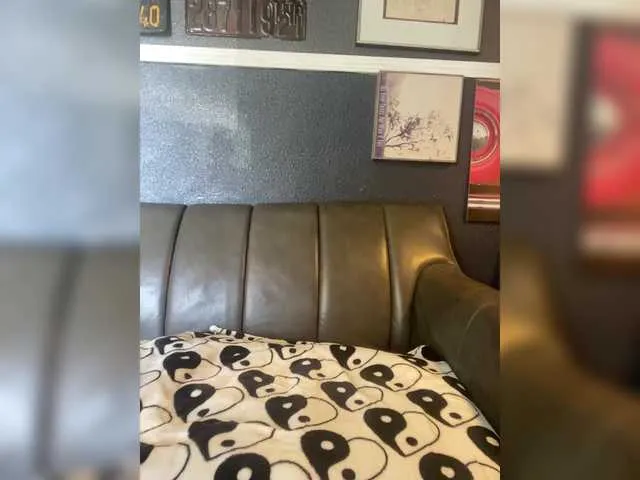 Live sex webcam photo for TheDime #291821498