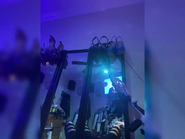 Live sex webcam photo for TheDime #291870623