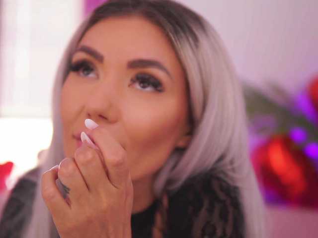 Live sex webcam photo for TheFallingAngel #277576307