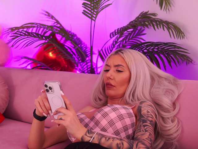 Live sex webcam photo for TheFallingAngel #290282741