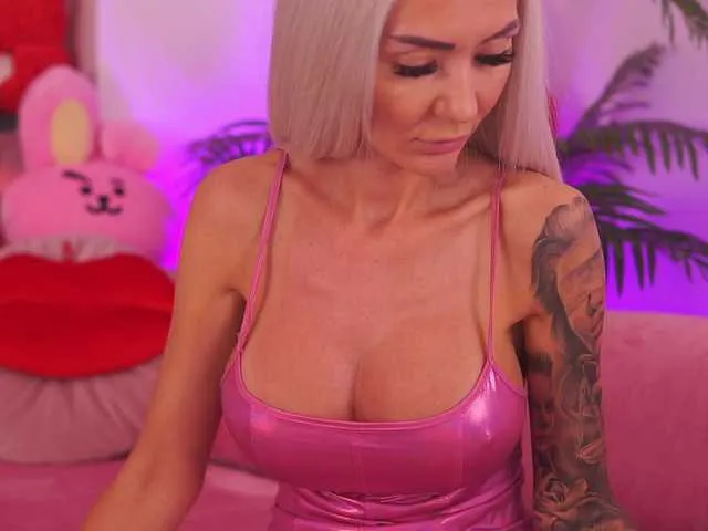 Live sex webcam photo for TheFallingAngel #291707644