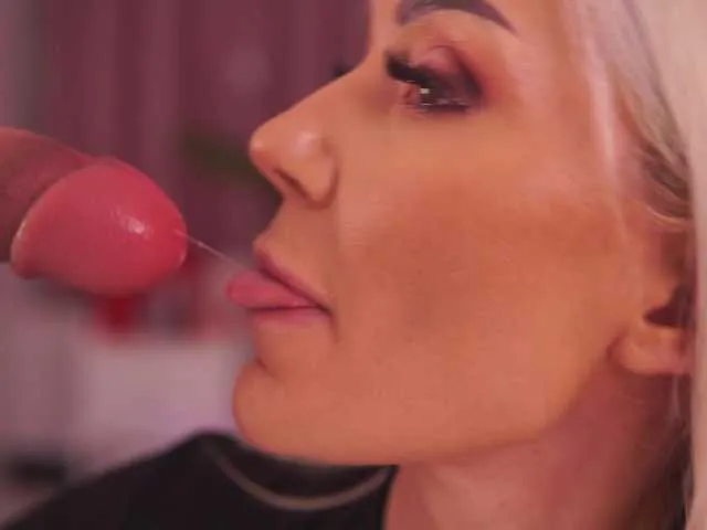 Live sex webcam photo for TheFallingAngel #292368032