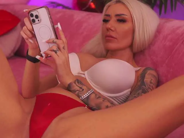 Live sex webcam photo for TheFallingAngel #292435159