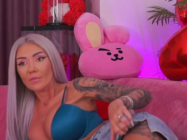 Live sex webcam photo for TheFallingAngel #293780956