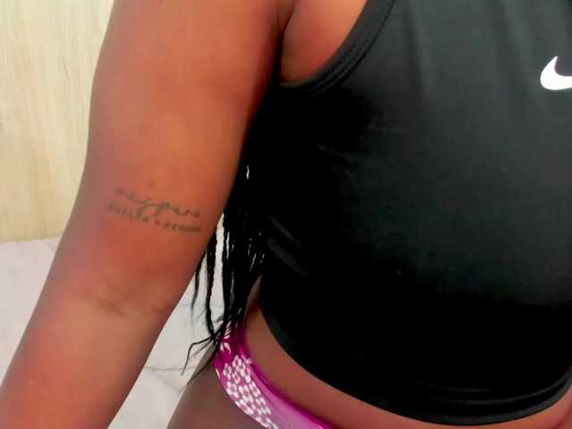 Live sex webcam photo for Theabelle #277260977