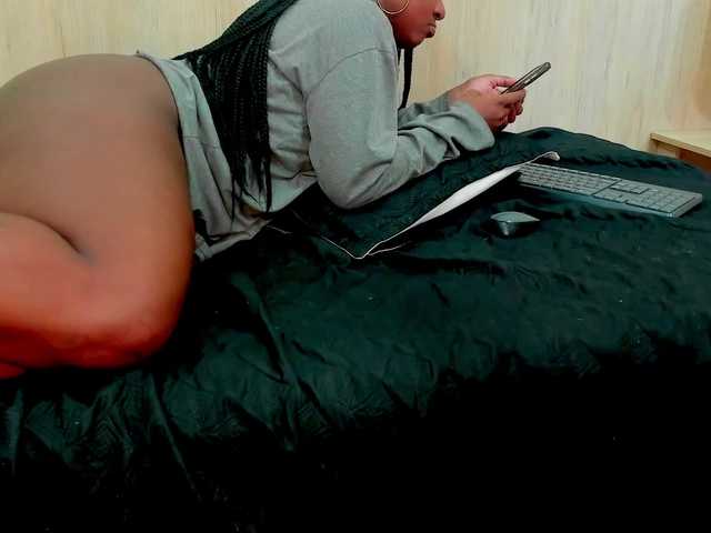 Live sex webcam photo for Theabelle #277276749