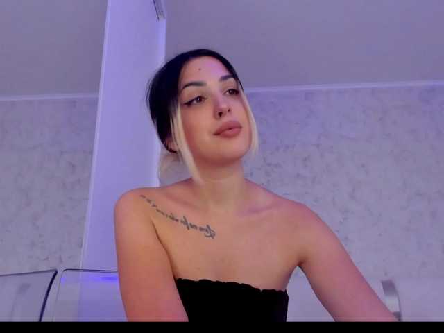 Live sex webcam photo for Theajoy #290994186