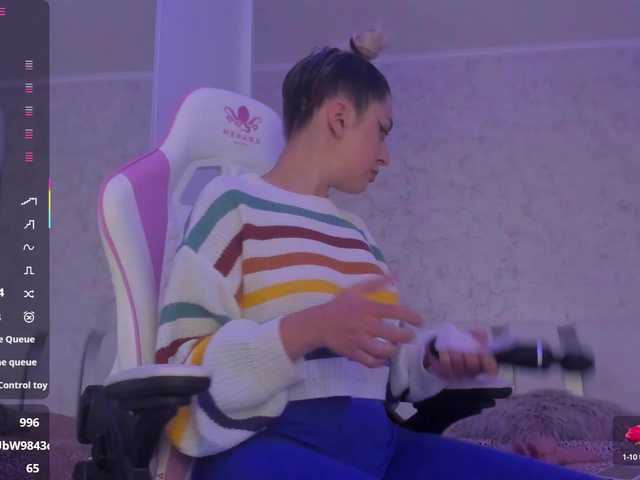 Live sex webcam photo for Theajoy #291142660