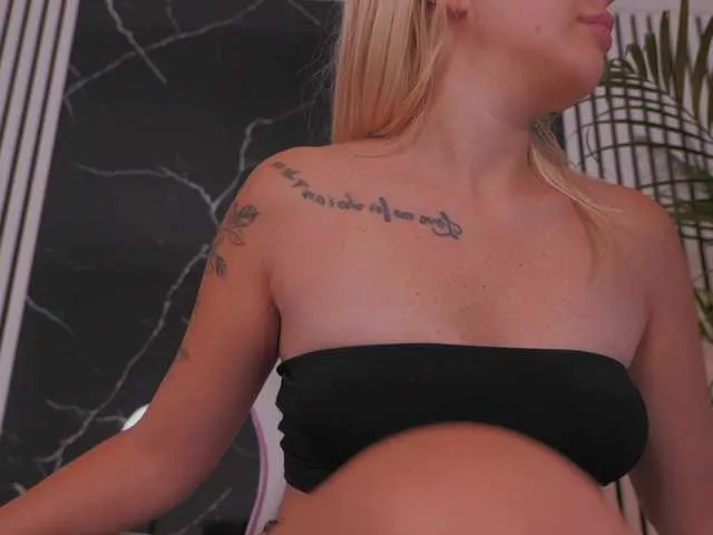 Live sex webcam photo for Theajoy #293983470