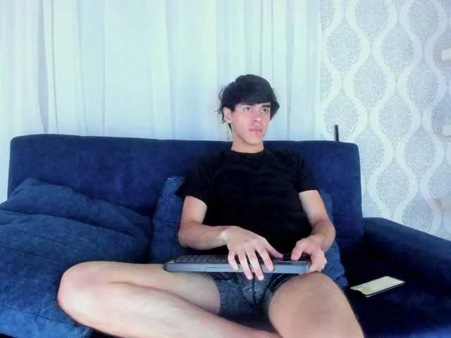 Live sex webcam photo for Thehunterboys #277988886