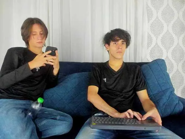 Live sex webcam photo for Thehunterboys #278012889