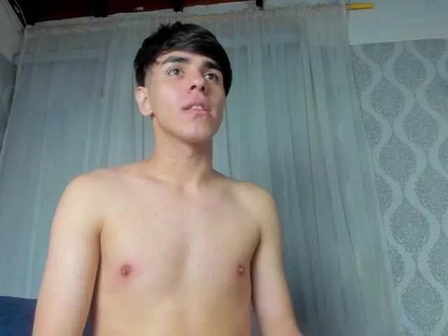 Live sex webcam photo for Thehunterboys #278035168