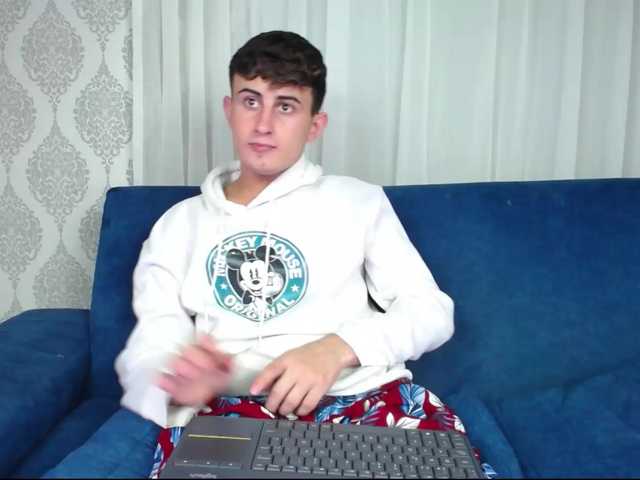 Live sex webcam photo for Theslimboy #277175617