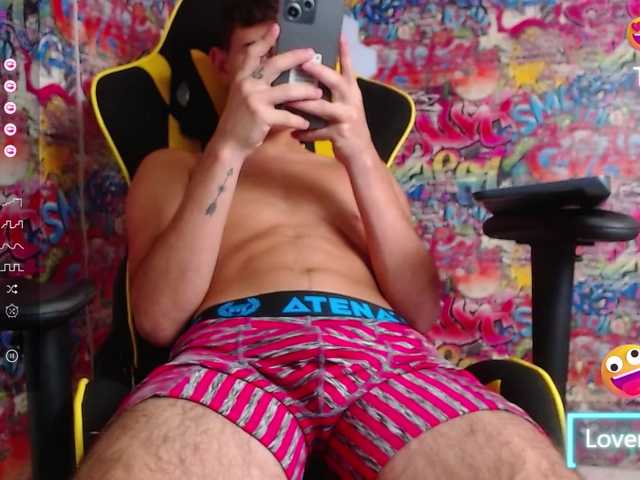 Live sex webcam photo for Theslimboy #277294391