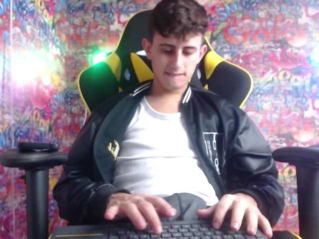 Live sex webcam photo for Theslimboy #277332945