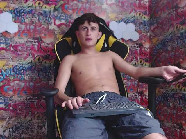 Live sex webcam photo for Theslimboy #277356028