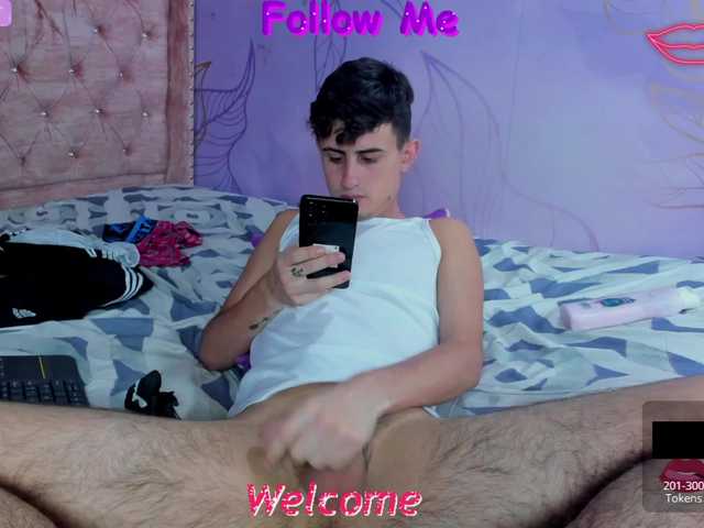 Live sex webcam photo for Theslimboy #277472842