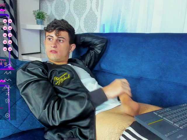 Live sex webcam photo for Theslimboy #277558318