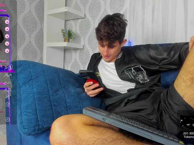 Live sex webcam photo for Theslimboy #277634150