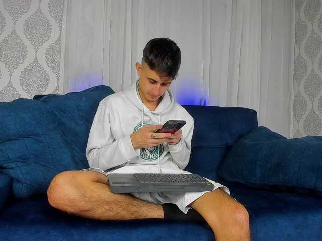 Live sex webcam photo for Theslimboy #277686105