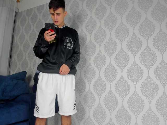 Live sex webcam photo for Theslimboy #277733020