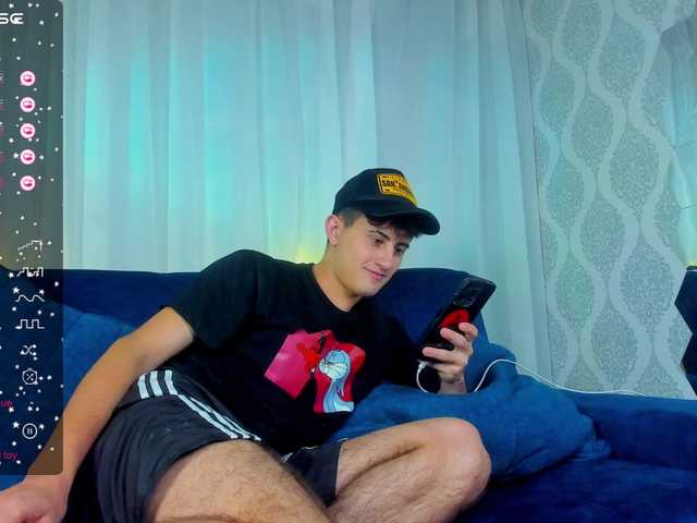 Live sex webcam photo for Theslimboy #287893052