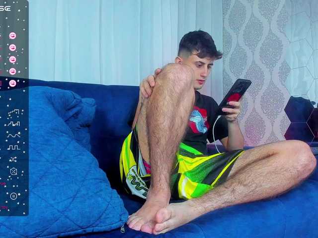 Live sex webcam photo for Theslimboy #288542817