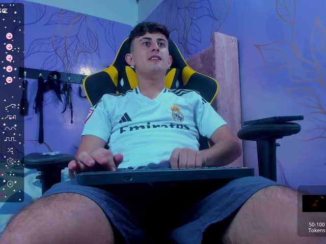 Live sex webcam photo for Theslimboy #289528135