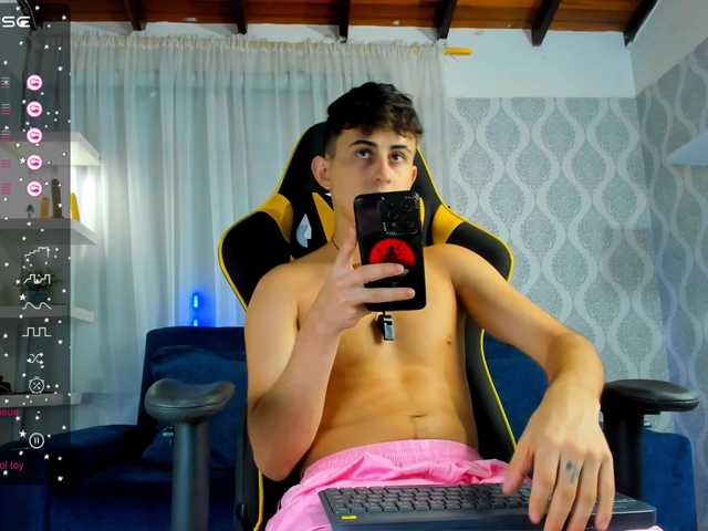 Live sex webcam photo for Theslimboy #289713894