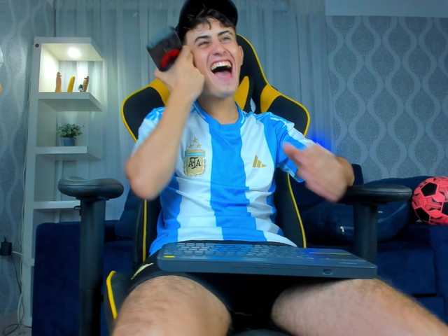 Live sex webcam photo for Theslimboy #290024688