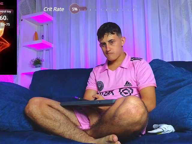 Live sex webcam photo for Theslimboy #290125015