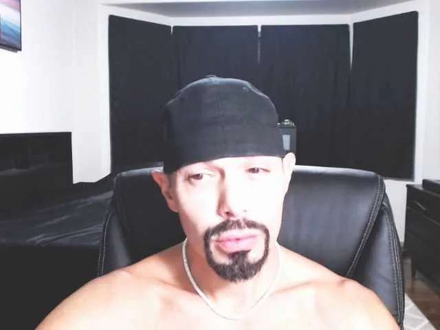 Live sex webcam photo for ThickD2C #276771050