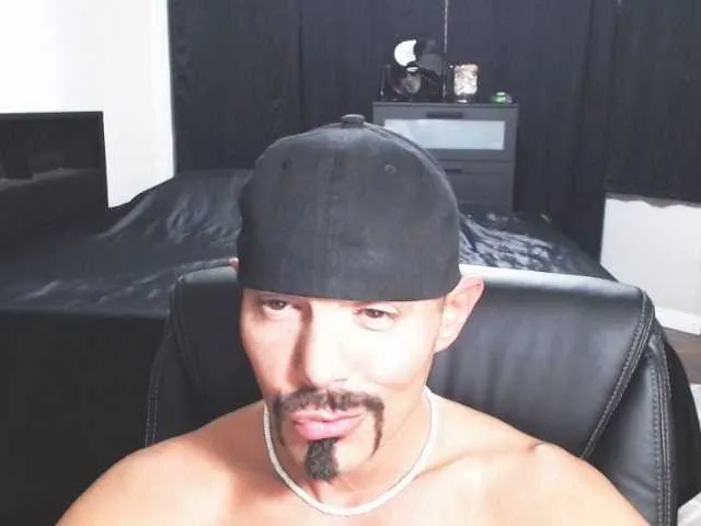 Live sex webcam photo for ThickD2C #277273202