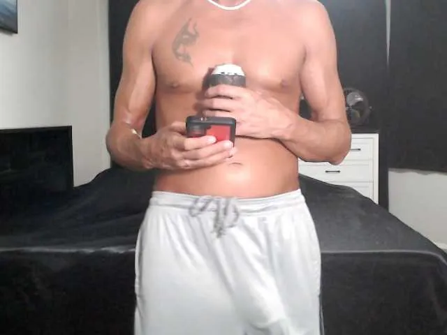 Live sex webcam photo for ThickD2C #290017742