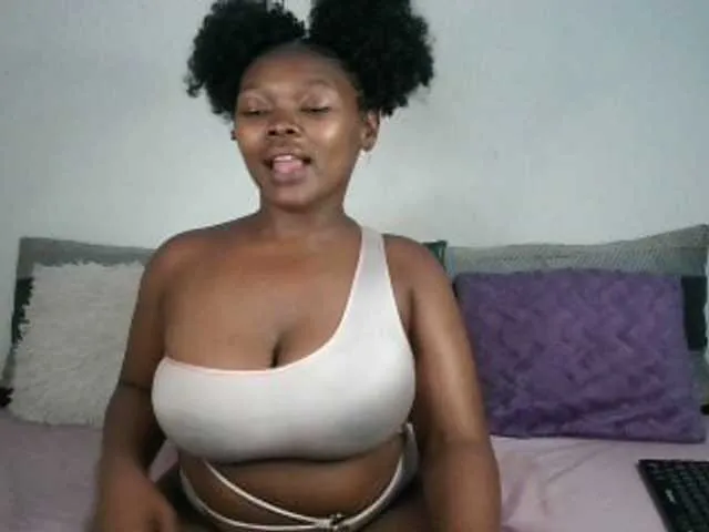 Live sex webcam photo for Thickqueenxxx #290386367
