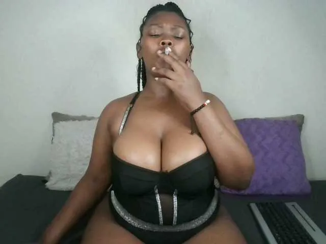 Live sex webcam photo for Thickqueenxxx #291933125