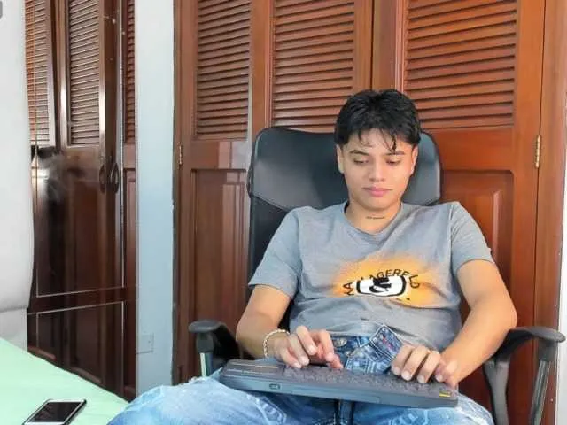 Live sex webcam photo for Thomas-escobar1 #277007127