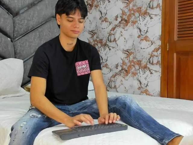 Live sex webcam photo for Thomas-escobar1 #277225855