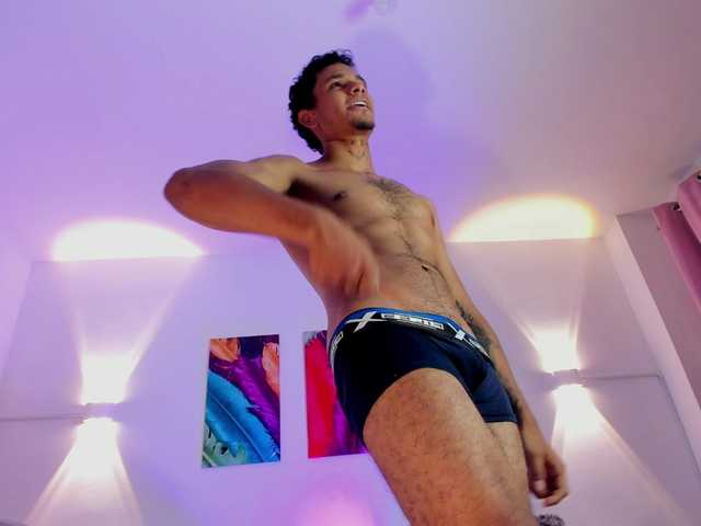 Live sex webcam photo for ThomasAcosta #277780166